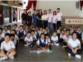 仁嘉隆万寿园慈善基金会  颁250清寒生援助金