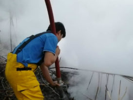 钓鱼客放火驱蚊    峇南湖垃圾堆烧了两周