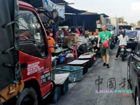 生意不给做．路税却得缴  流动小贩百上加斤 