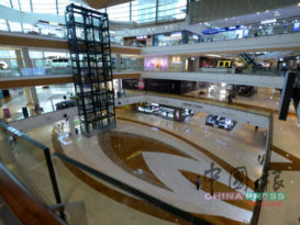 仅25%商店营业不见人潮  布城广场冷清清 