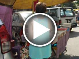 河水不犯井水 没冲突    无牌 合法 小贩各做各