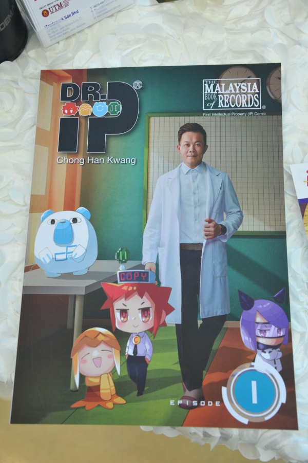 拿督锺汉光院士与马来亚大学合作，正式推出《IP博士》英文版。