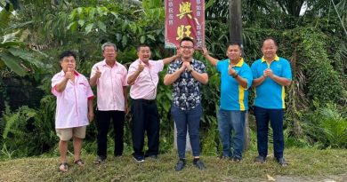 万津浮罗居民 拜年贺岁 3道路 挂30条贺年幅