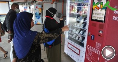 椰浆饭自动售卖机 刚推出 买的人不多