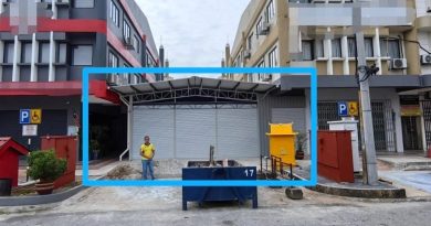 商家霸占公共空间步行道违建好离谱