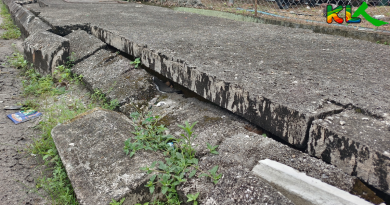 班达马兰警察路  疑地陷 人行道崩塌