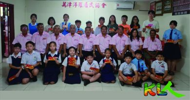 万津浮罗居协  颁发33人奖学金