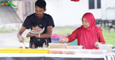 生意失败转换跑道省托儿费 夫妇携宝宝 卖椰浆饭