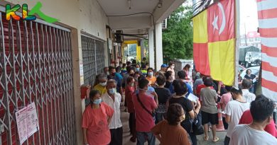 早起 待服务中心    排队4小时 抢购物券