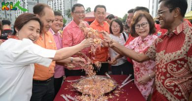 文良港十二楼巴刹小贩公会 办团拜 获千人捧场