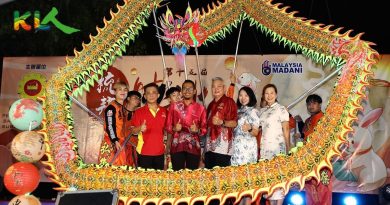 梳邦2商业联合会主办    逾4000民众提灯游街