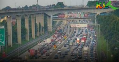 KESAS 梳邦路发生交通事故 现5公里长车龙