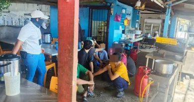 非法外劳逃取缔  佯装食客 跳沟渠