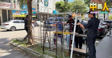 商品摆公共空间违法 雪邦市会突击开罚单