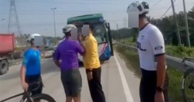 孰是孰非？脚车族与巴士司机路旁争执