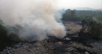 非法垃圾场烧足3天 火势仅被灭一半