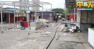 商贩迁综合楼营业 旺沙玛朱市集拆除