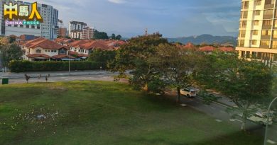 武吉双溪龙 | 民众空地拜祭 没善后 祭品留现场 灰烬到处飞