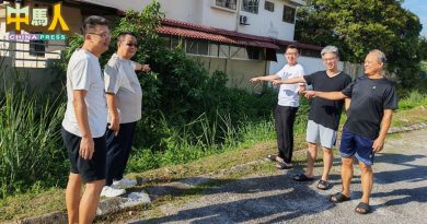巴生胡姬花园 | 野草塞沟 雨水淹住家 居民促市厅速采行动