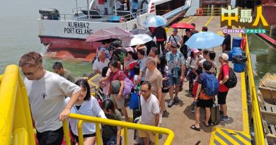 袁庆华：连假适逢艺术节 逾万游客 涌入吉胆岛