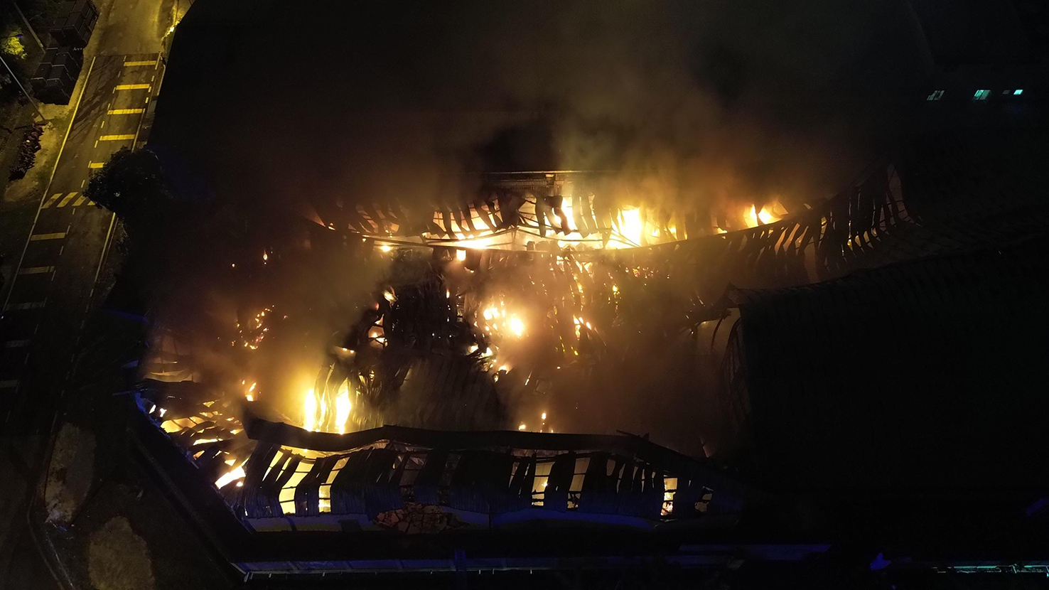 PVC管厂深夜大火 36消拯员抢救 剩20%