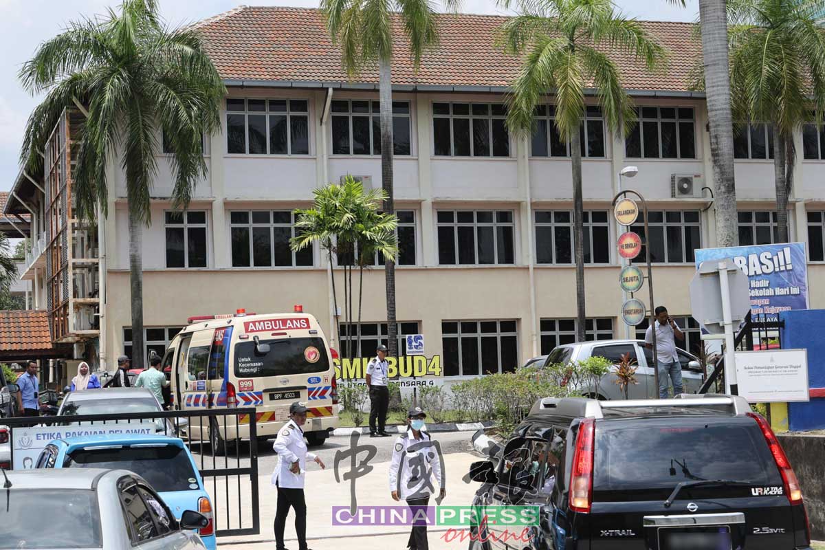 校园刺杀案｜一人行凶 全班师生扣留助查