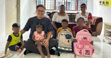 单亲妈没钱付车费 小学生走6公里上下学｜附音频