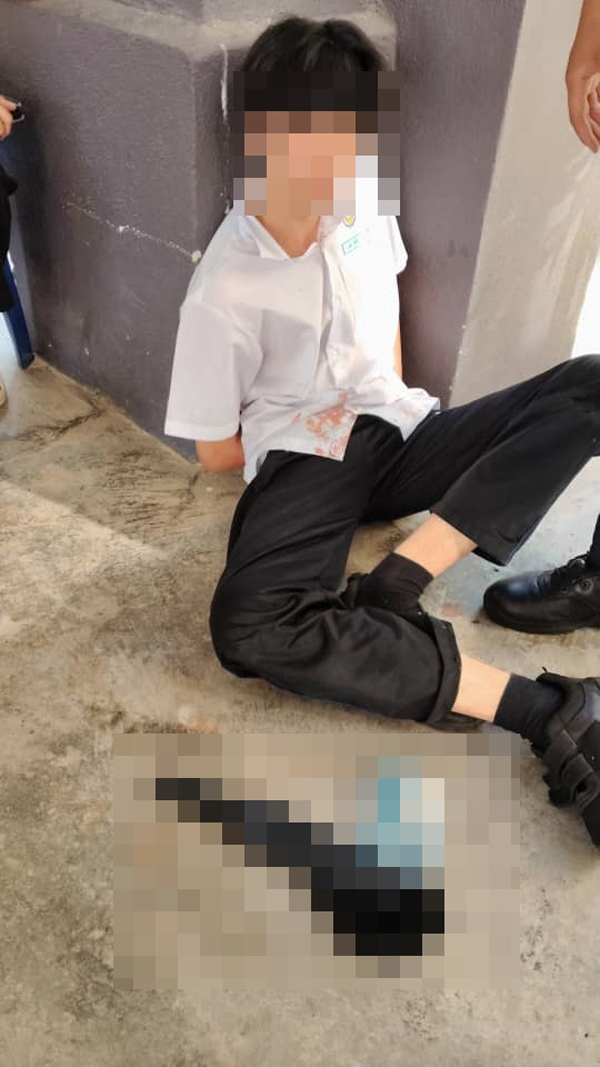 涉案男学生被指持刀刺向学姐导致重伤毙命。