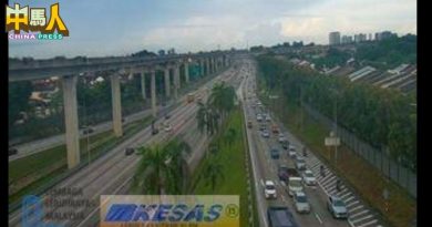 雪隆2大道 车流多 交通行驶缓慢