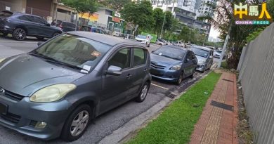 何时落实泊车收费？甲洞区居民不满接罚单