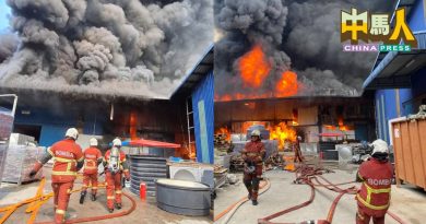 祝融访双溪 毛糯4货仓 大火狂烧 浓烟冲天