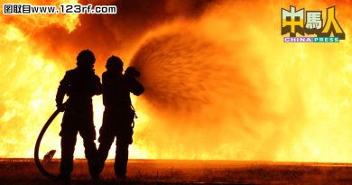 士拉央新镇45路大火 烧毁7单位严重受损