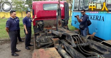 拍卖200辆充公车 现场竞标火热